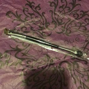 Younique shadow brush